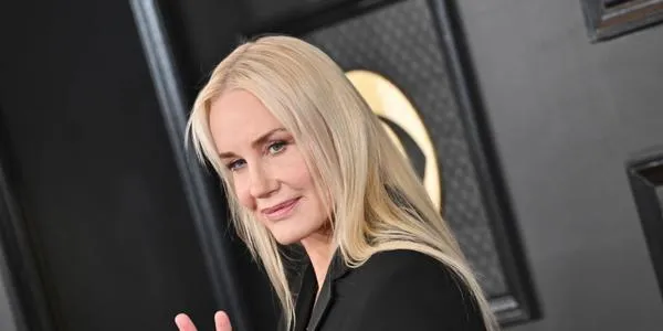 What is Daryl Hannah net worth estimated? How did he get his fortune?