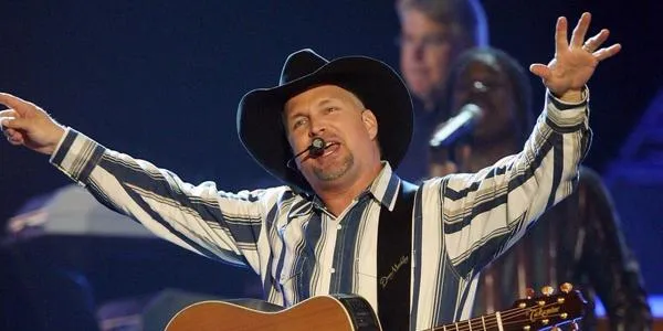 What is Garth Brooks net worth estimated? How did he get his fortune?