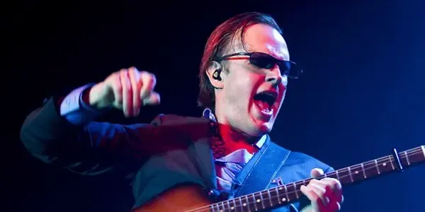 What is Joe Bonamassa net worth estimated? How did he get his fortune?
