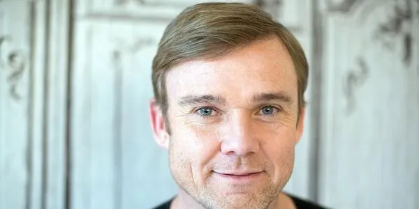 What is Ricky Schroder net worth estimated? How did he get his fortune?