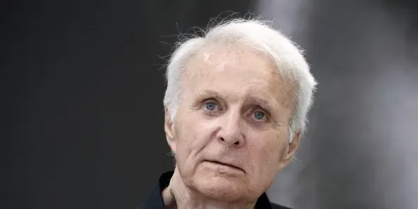 What is Robert Conrad net worth estimated? How did he get his fortune?